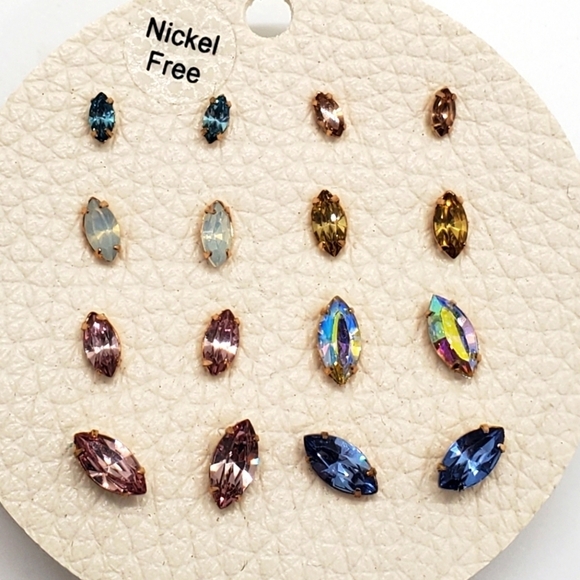 World Market Nickel Free Post Earrings - Picture 1 of 3